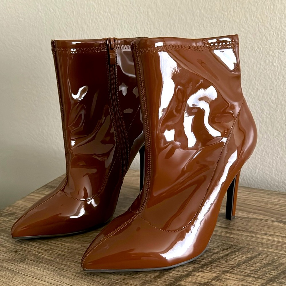 Brown Vinyl Wide Width WW Booties 🤎 NWOT